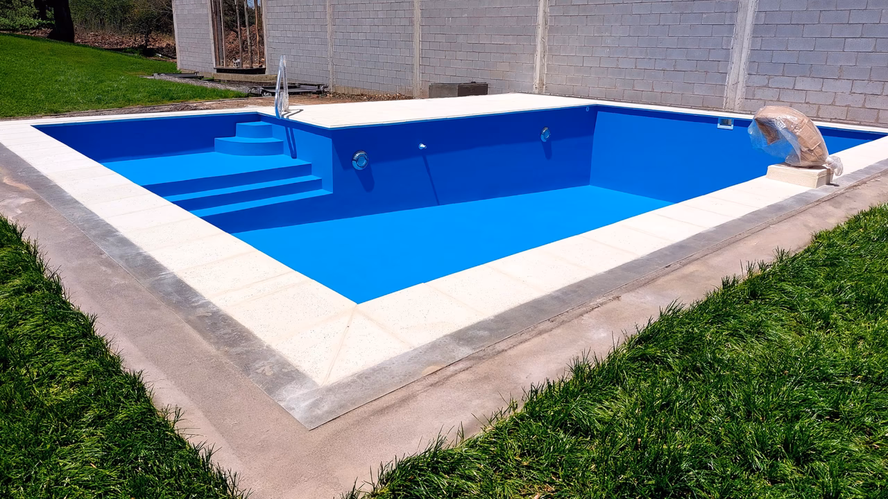 Sarro y manchas en la piscina: cómo identificarlos y eliminarlos